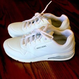 Brand New Skechers pure white sneakers women’s size 8